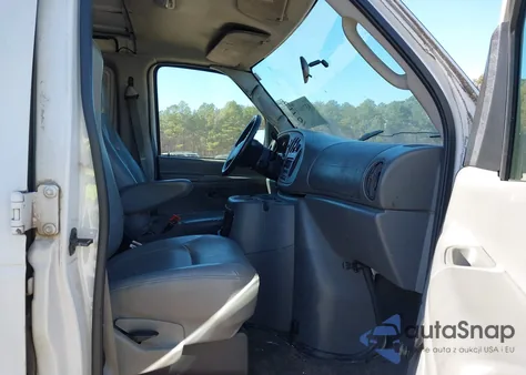 2004 Ford E-250 Commercial/Recreational z USA, uszkodzony, nr VIN 1FTNS24W84HA41025